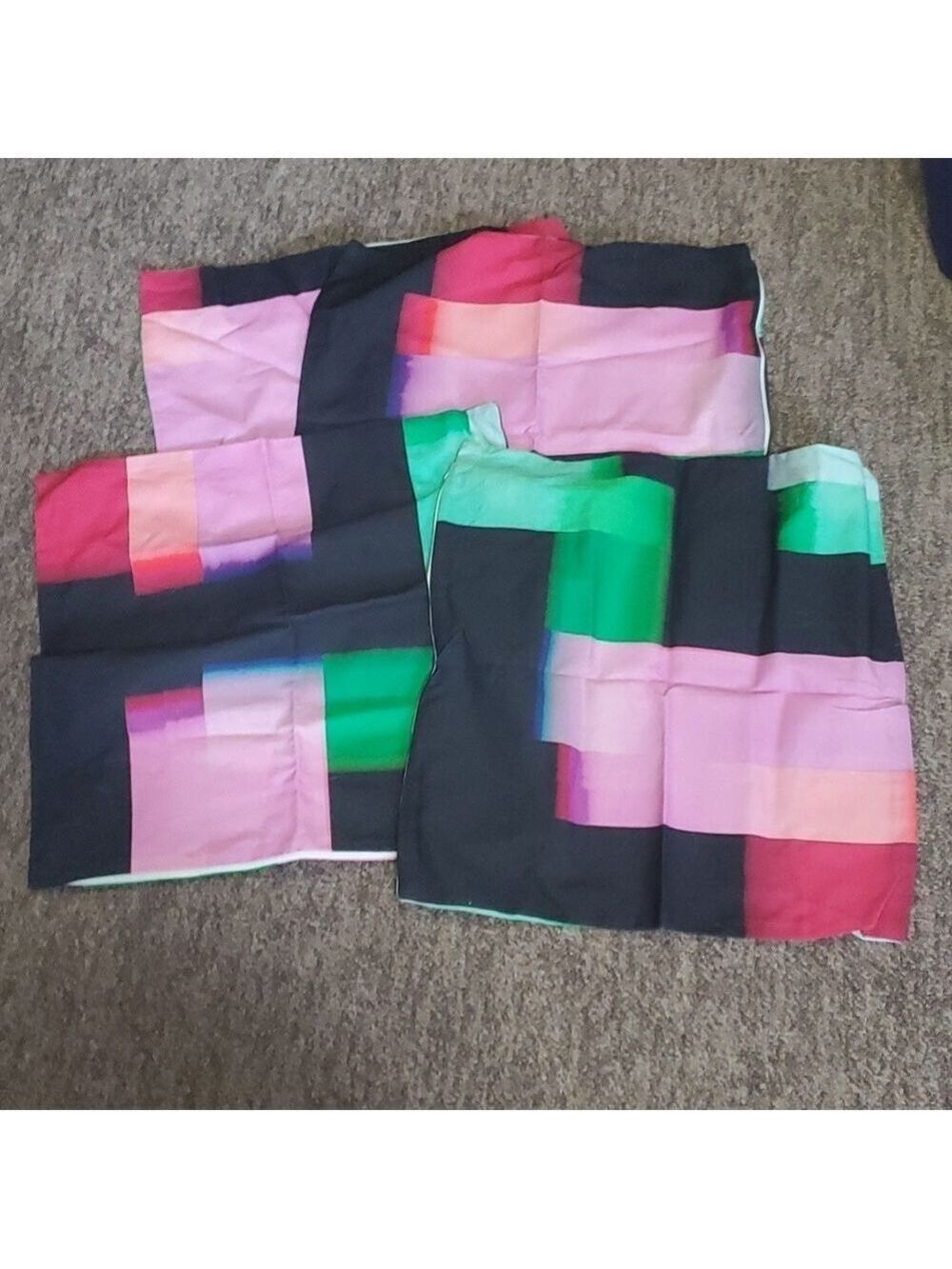 Set of 4 matching throw pillow covers nwot